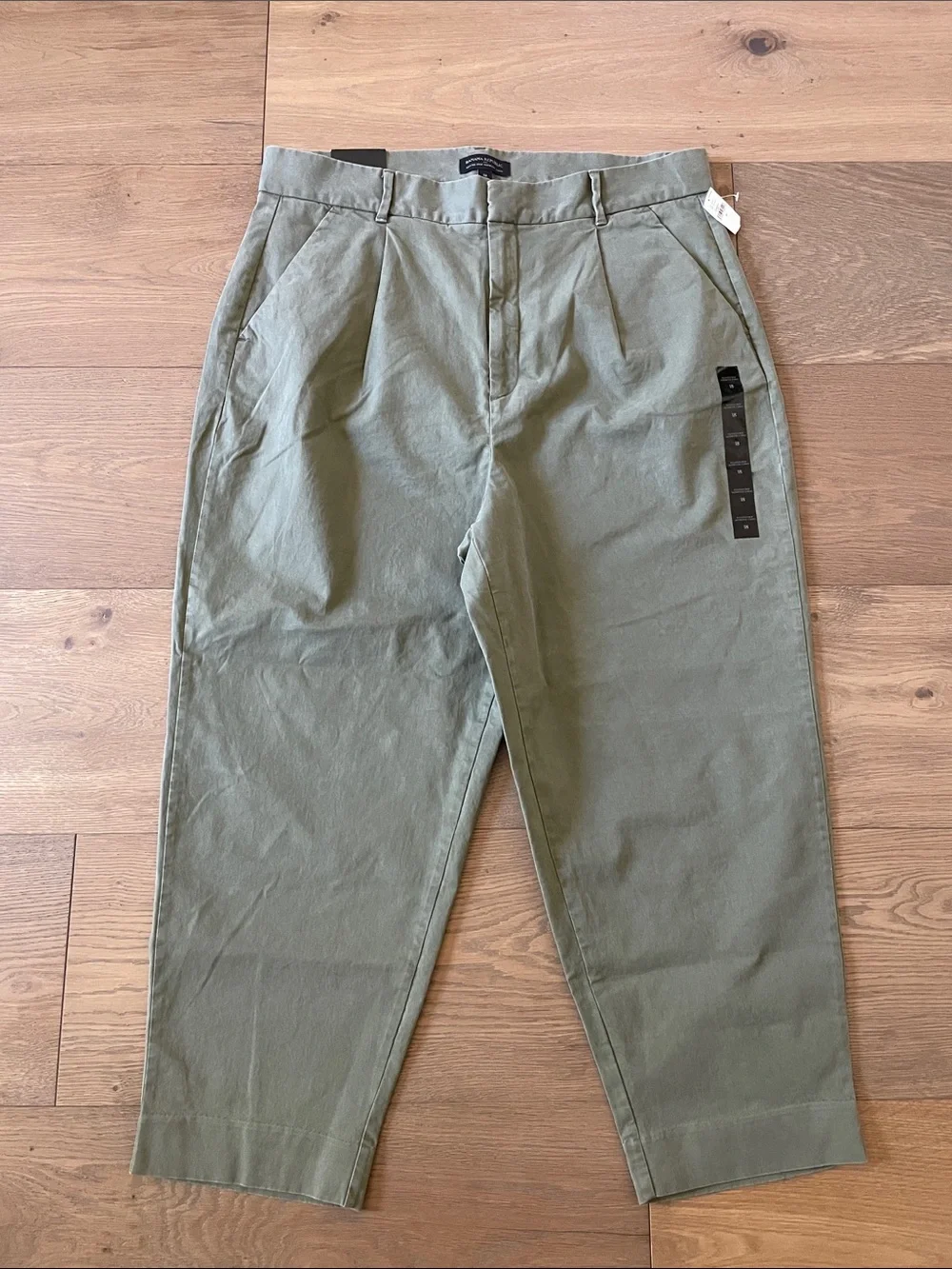 NWT - Banana Republic Chino Pleated Crop Pants Army green Plus Size 18